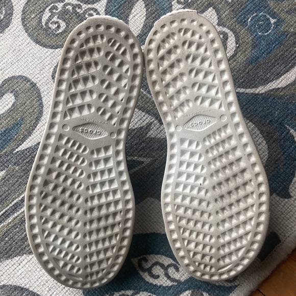 Crocs Boat Shoes Navy and White Size 7 in mint condition - Picture 3 of 4